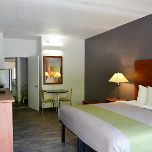 Deluxe King Room Non-Smoking
